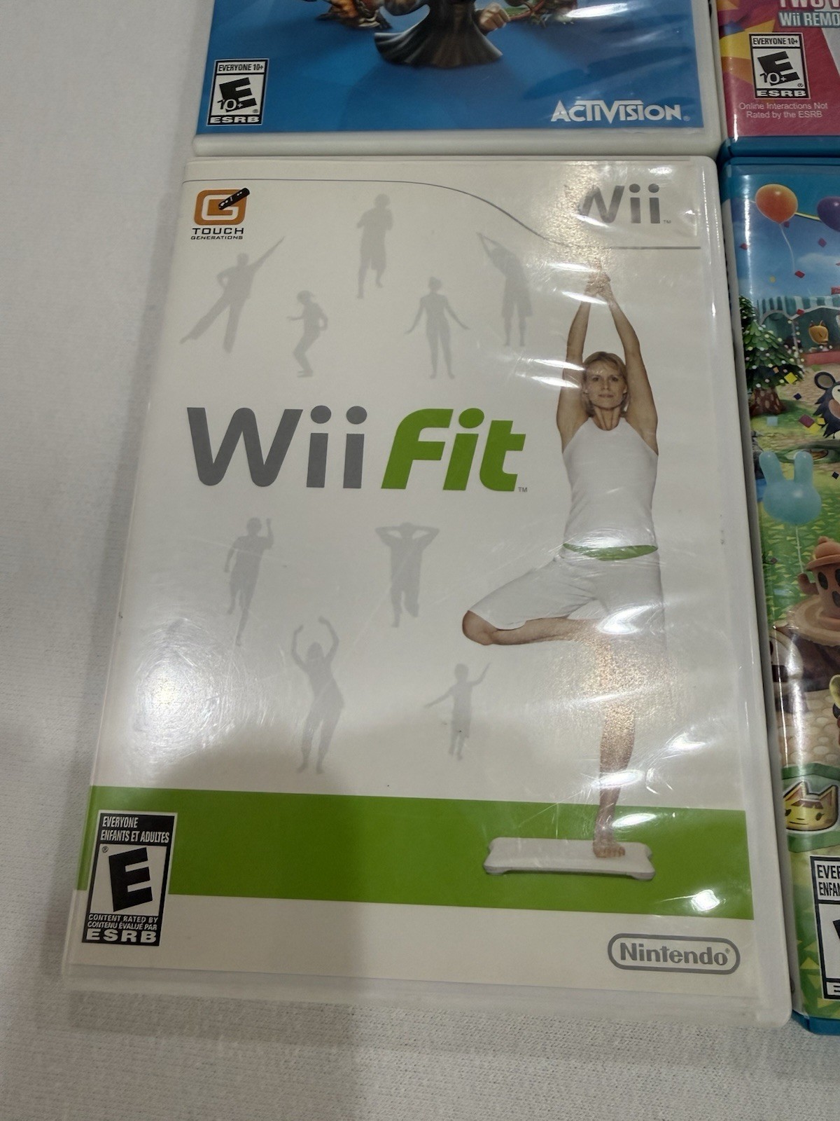 Nintendo Wii U 32GB Console and Game pad Sound Bar Bundle Controllers And Games