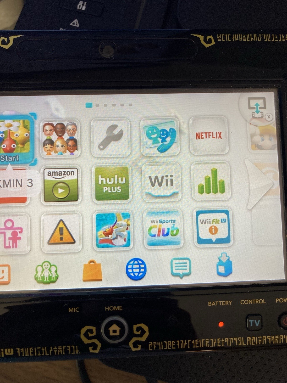 Nintendo Wii U 32GB Legend of Zelda Wind Waker Edition Console With Smash Bros