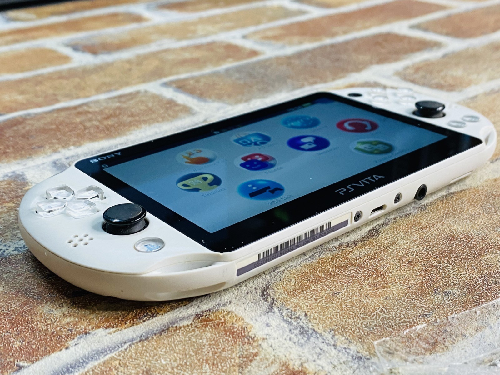 PS Vita Glacier White PCH-2000 SONY PlayStation Japan 8GB Charger Tested DDP