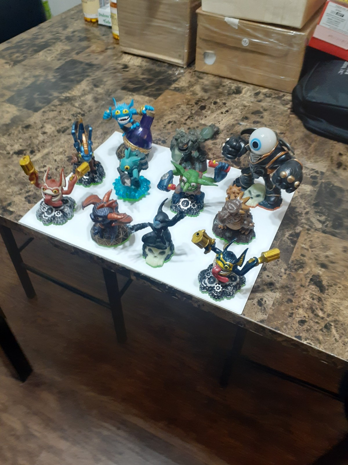 1 MIX LOT OF 11 ACTIVISION SKYLANDERS SUPERCHARGERS CHARACTERS ORIGINAL ITEM