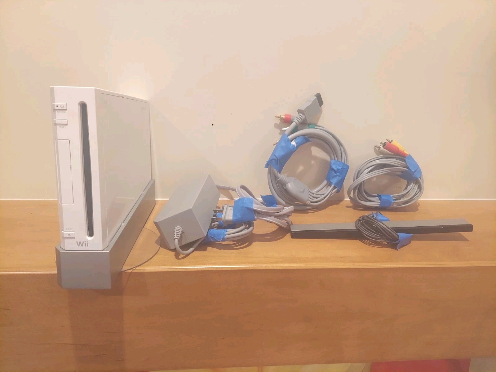 NINTENDO WII CONSOLE RVL-001 WHITE BUNDLE FOR PARTS ONLY SENSOR BAR CORDS