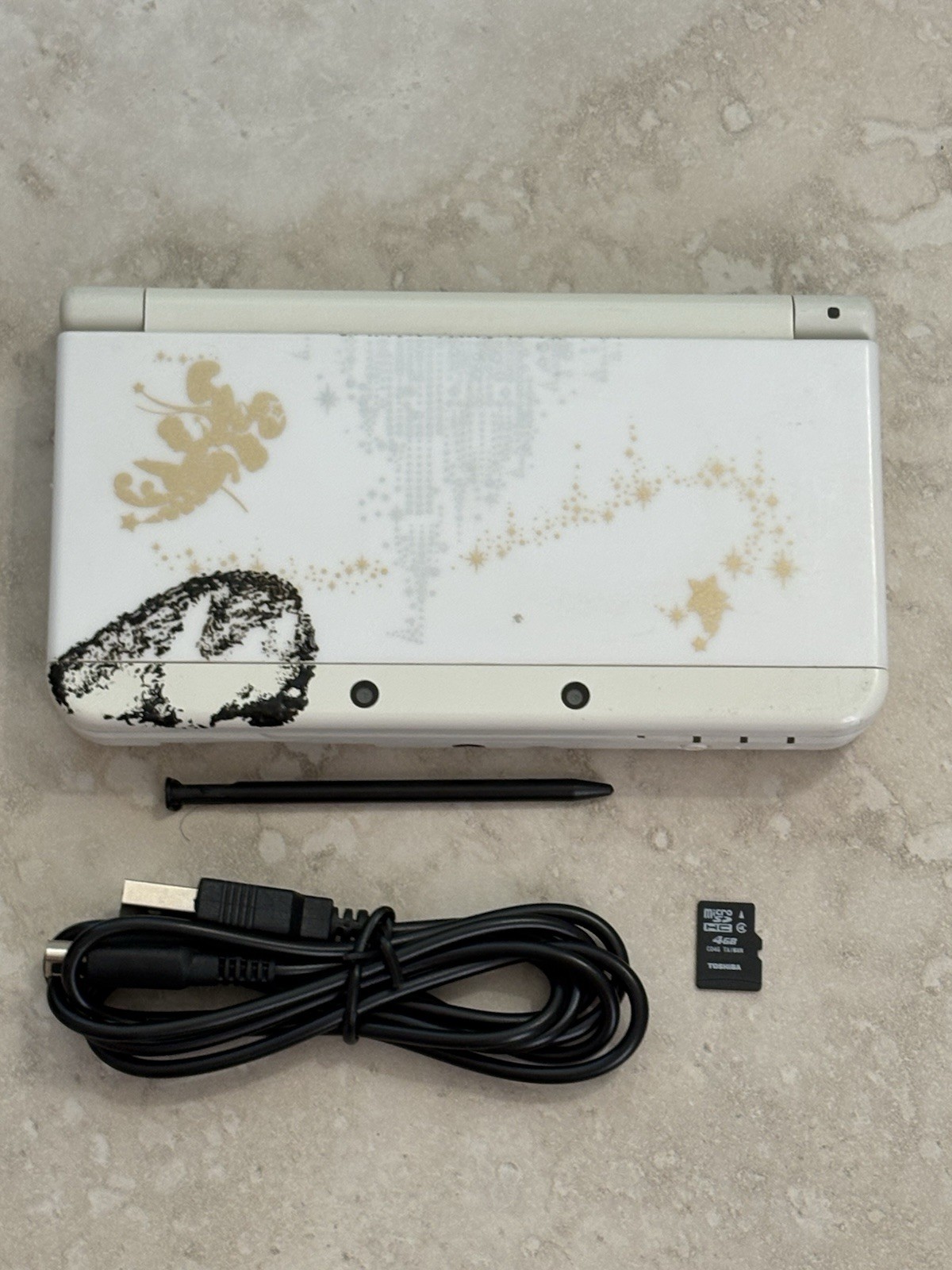Nintendo New 3DS White Edition Handheld System Console With Charger Read Desc