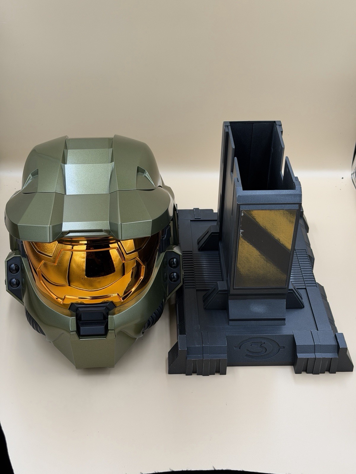 Halo 3 Legendary Edition Xbox 360 Master Chief Helmet Stand Box *Missing game*