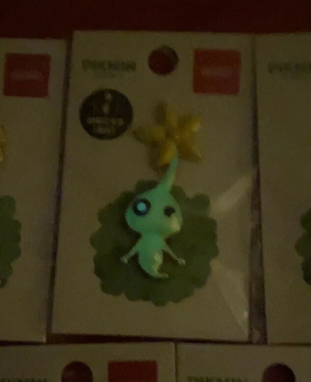 PIKMIN Pin Badge HIKARI Glow Pikmin & Ice Pikmin Set of 2 Nintendo Tokyo Limited