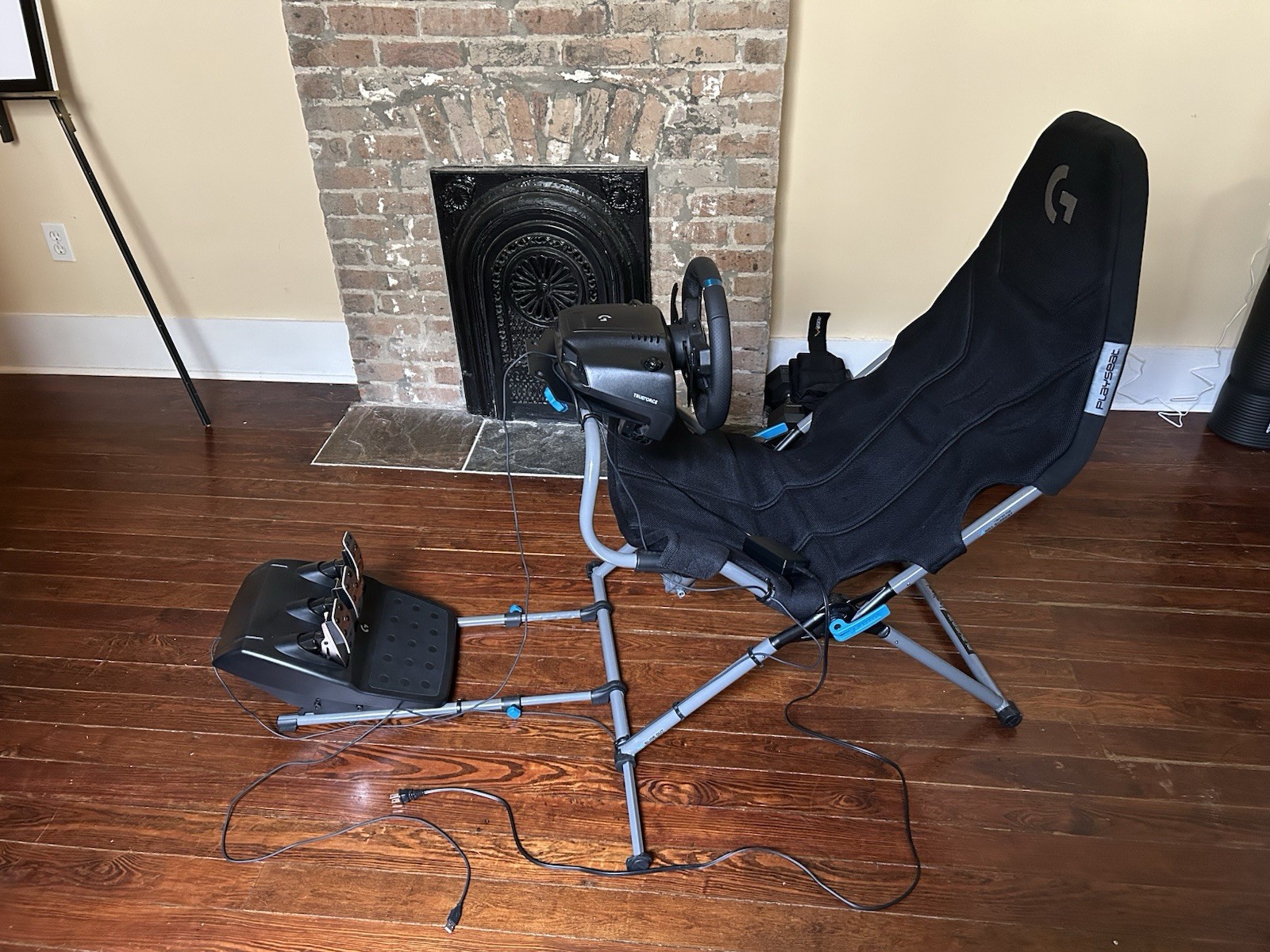 Logitech G923 TRUEFORCE PS5 PS4 PC Wheel & Pedals +Playseat ChallengeX LogitechG