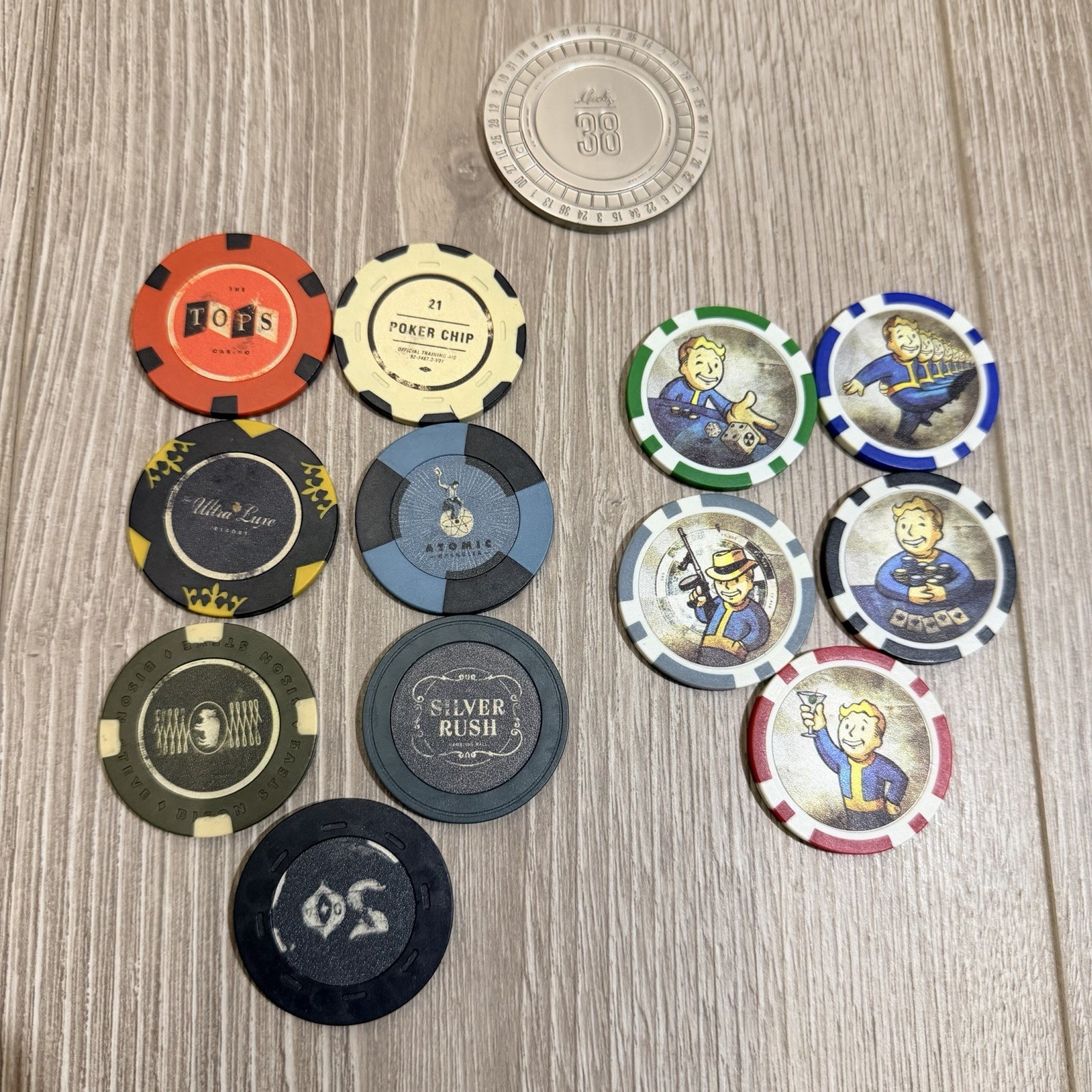 Fallout New Vegas Poker Chips Lot Of 13 W/Platinum Lucky 38