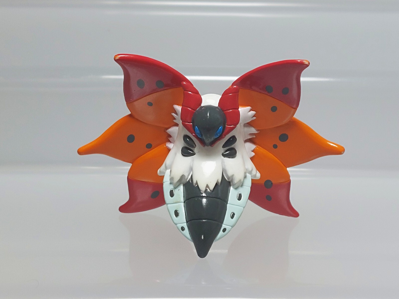 Volcarona Pokemon Monster Collection Figure Takara Tomy 2011 Japan N07 1.8in