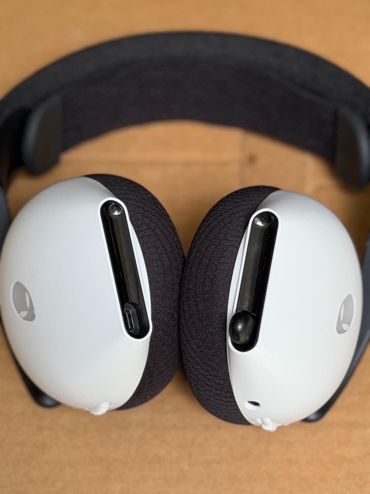 Alienware Tri-Mode Wireless Gaming Headset AW725H – Wired/Wireless, Bluetooth 5.