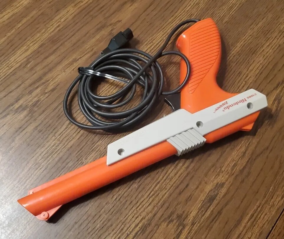 Nintendo NES Duck Hunt With Box + Zapper