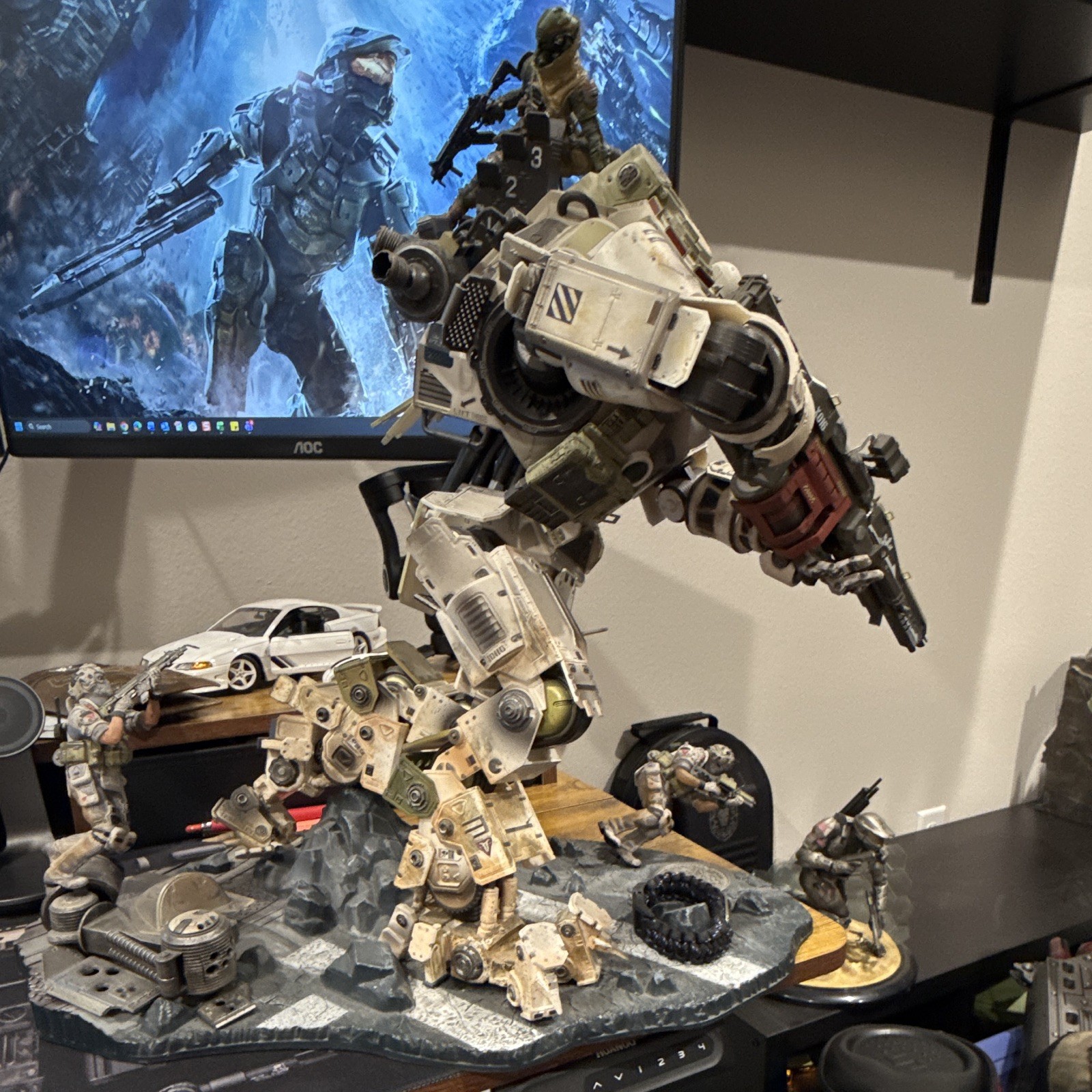 Titanfall 2 Collectible Mech Statue/Figure w/ Pilot & “TITANFALL 2” Bracelet