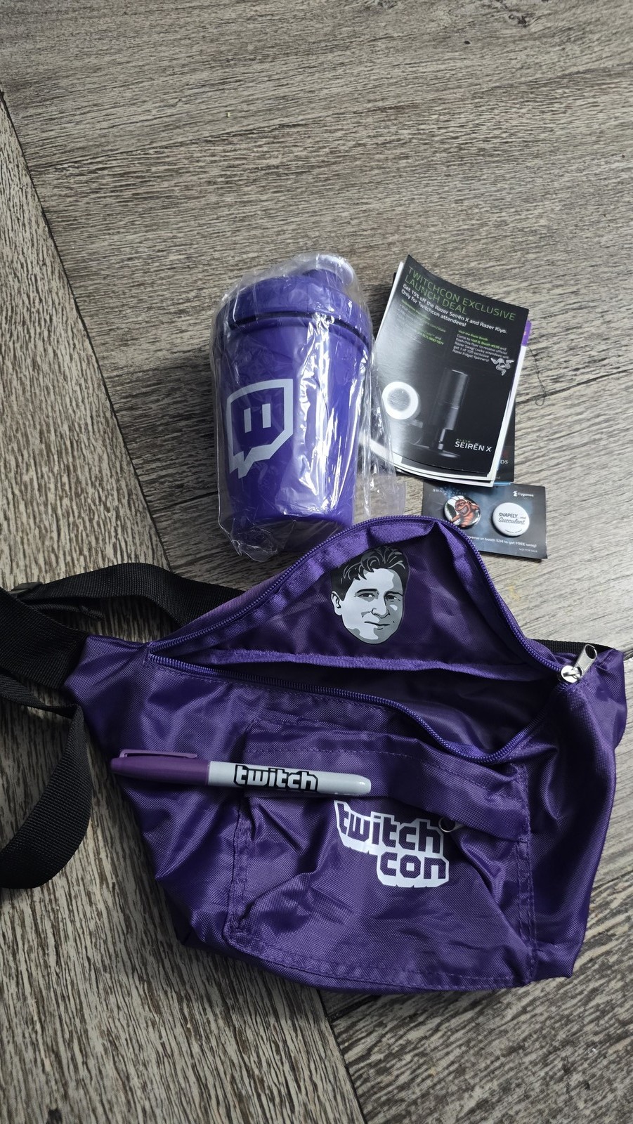 TwitchCon Limited Edition Swag Bundle Fanny Pack Scarf Cup New Rare
