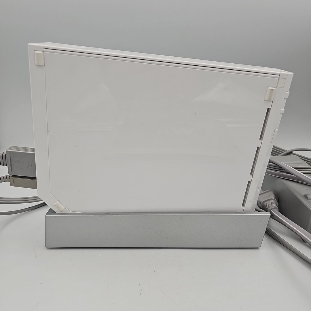 NINTENDO Wii With Balance Board 2 Remotes Udraw 2 Wheels 2 Nunchuks & 6 Games