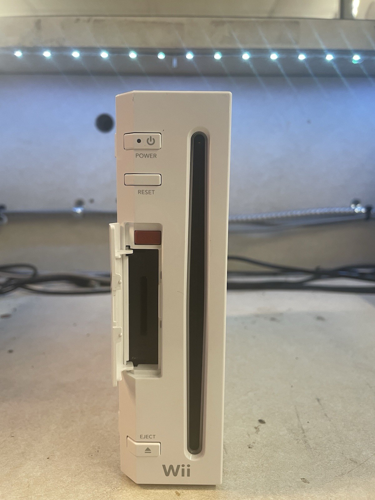Nintendo Wii 512Mb Console – White- Console Only-READ DETAILS