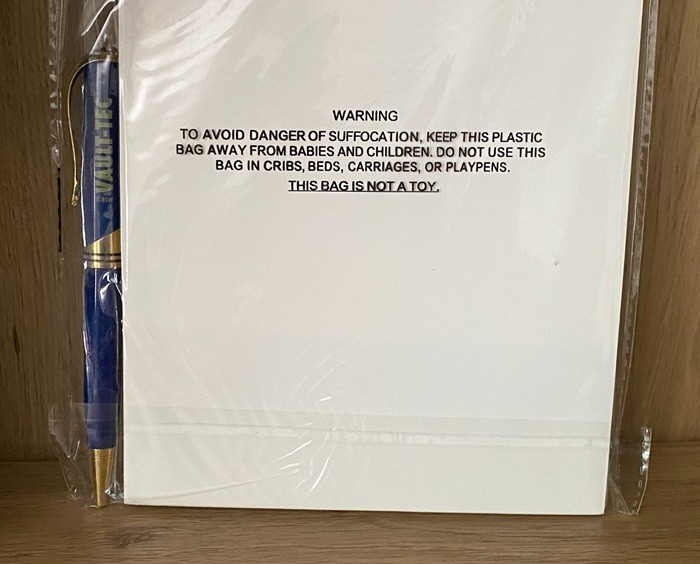 Loot Crate Fallout Crate merch – TM Helmet, Protectron, Notepad set, Broadsider