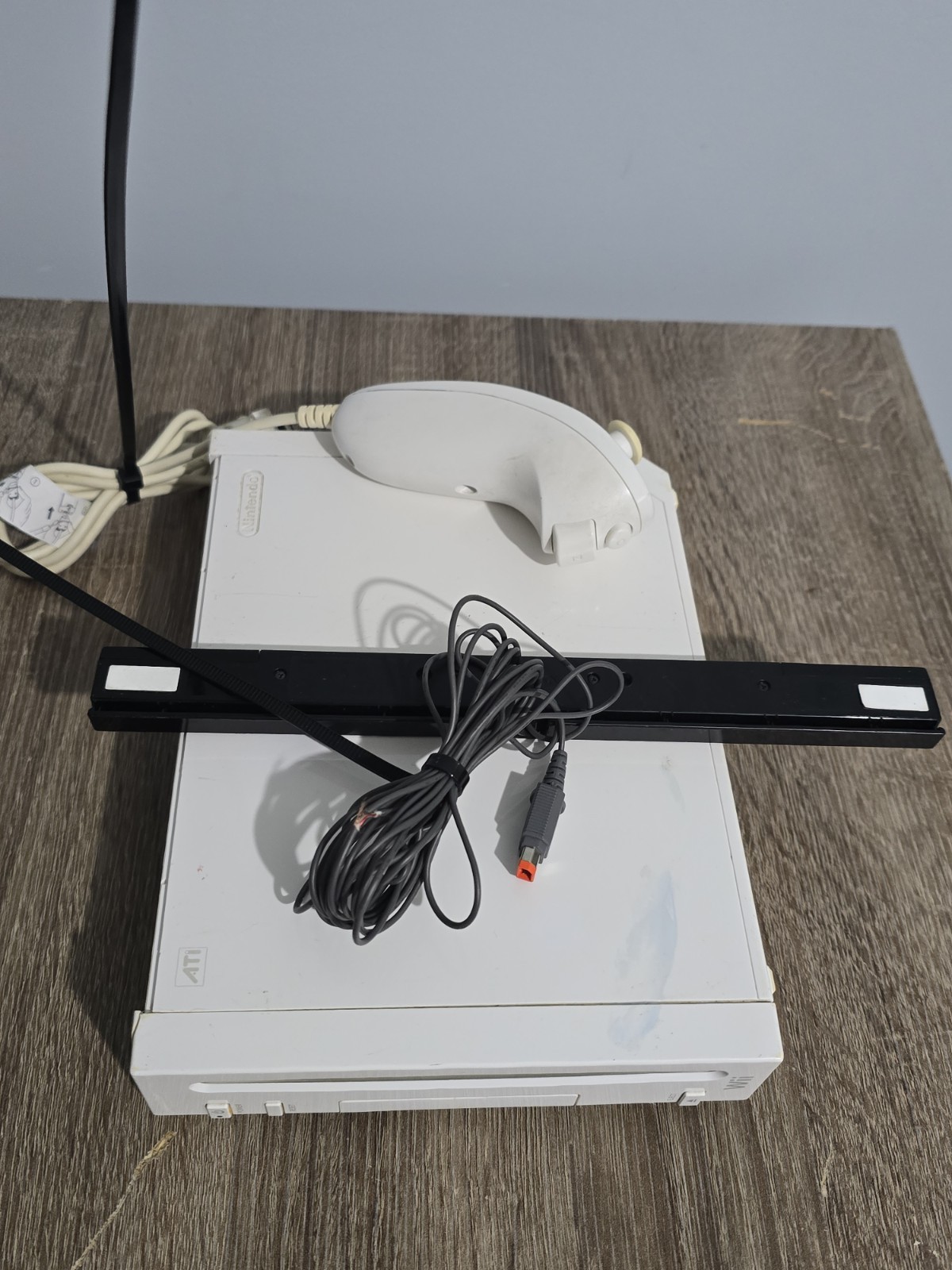 Nintendo Wii RVL-001 512 MB Home Console – White