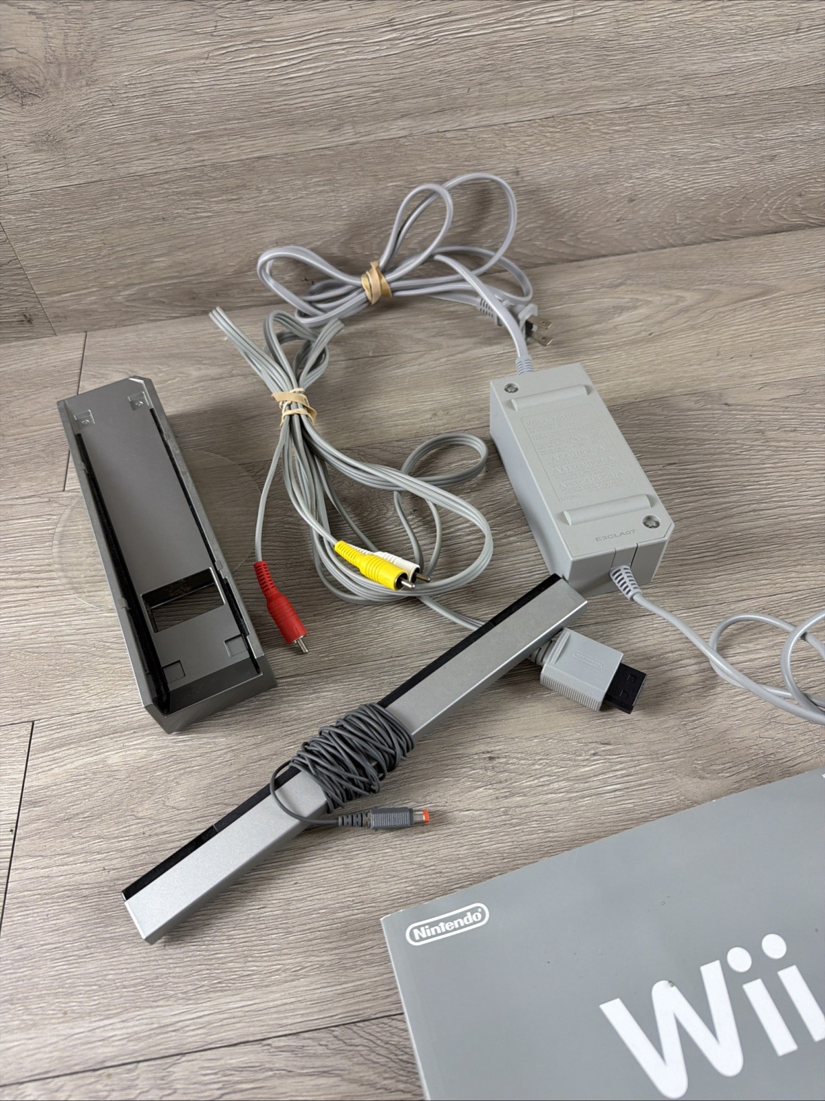 Nintendo Wii Console System RVL 001 Bundle With Cords Controller Tested