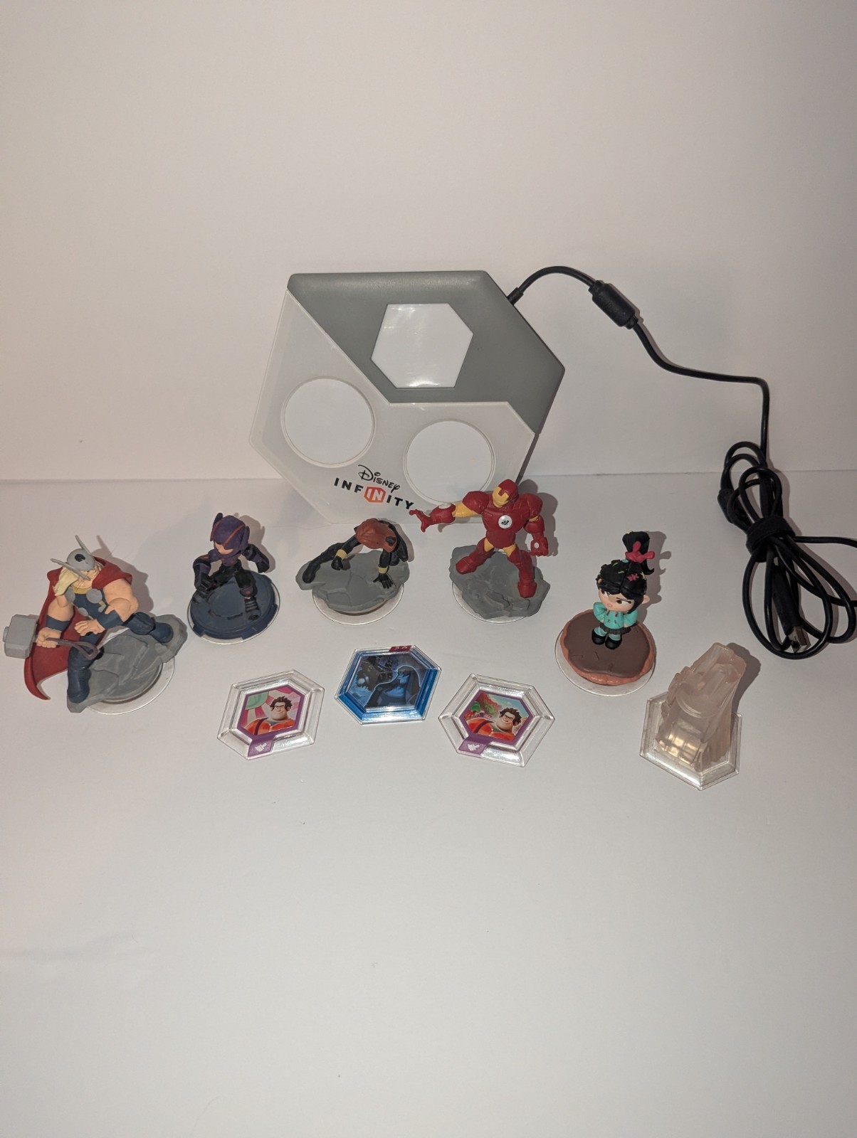 Disney Infinity Portal Base INF-8037059 for Xbox One – Figures + Power Disks