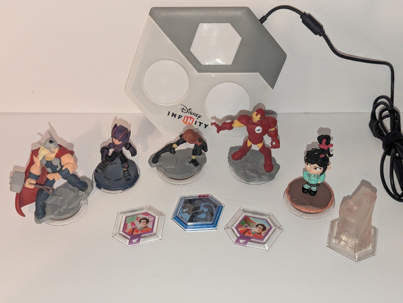 Disney Infinity Portal Base INF-8037059 for Xbox One – Figures + Power Disks