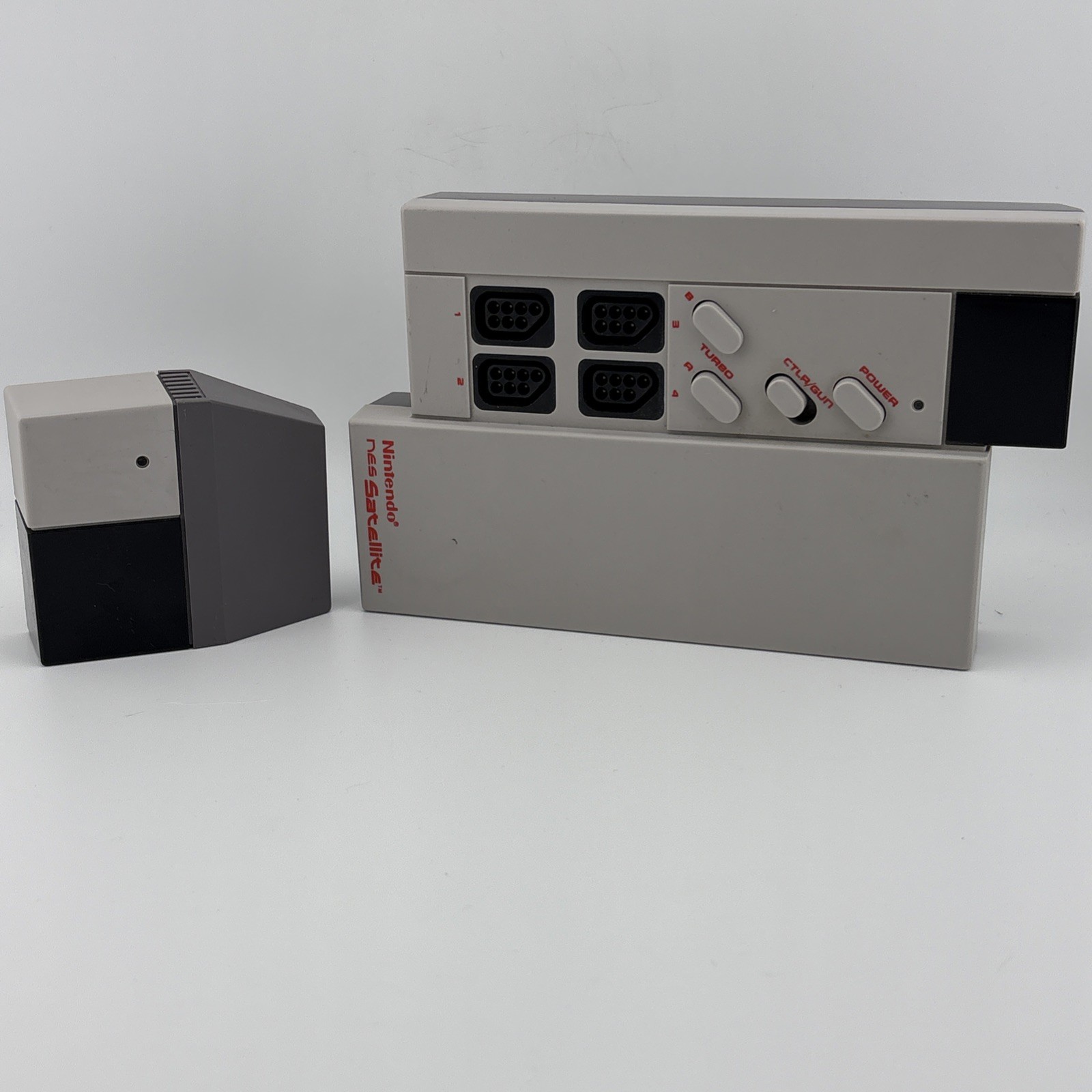 Nintendo NES Satellite Wireless 4-Player Adapter NES-032 NES-033 TESTED WORKS!