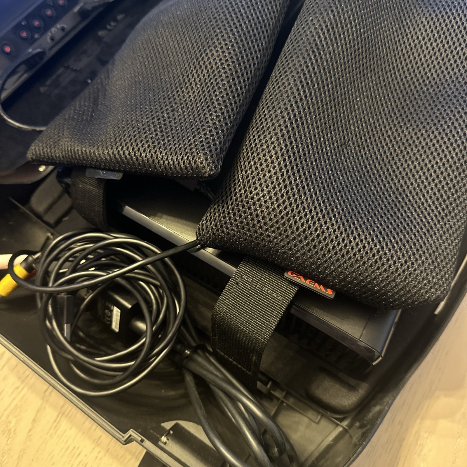 Gaems G155 Portable Gaming Monitor Case With XBOX360!! – READ DESCRIPTION