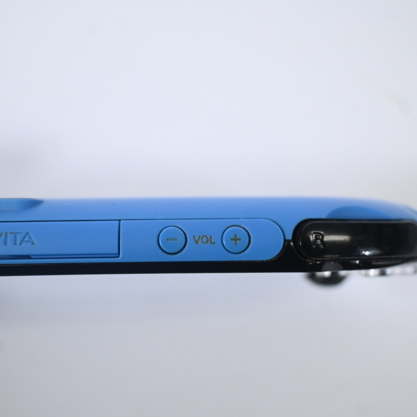 Sony PS Vita PCH-2000 Blue Black Wi-Fi Console Value Pack Tested