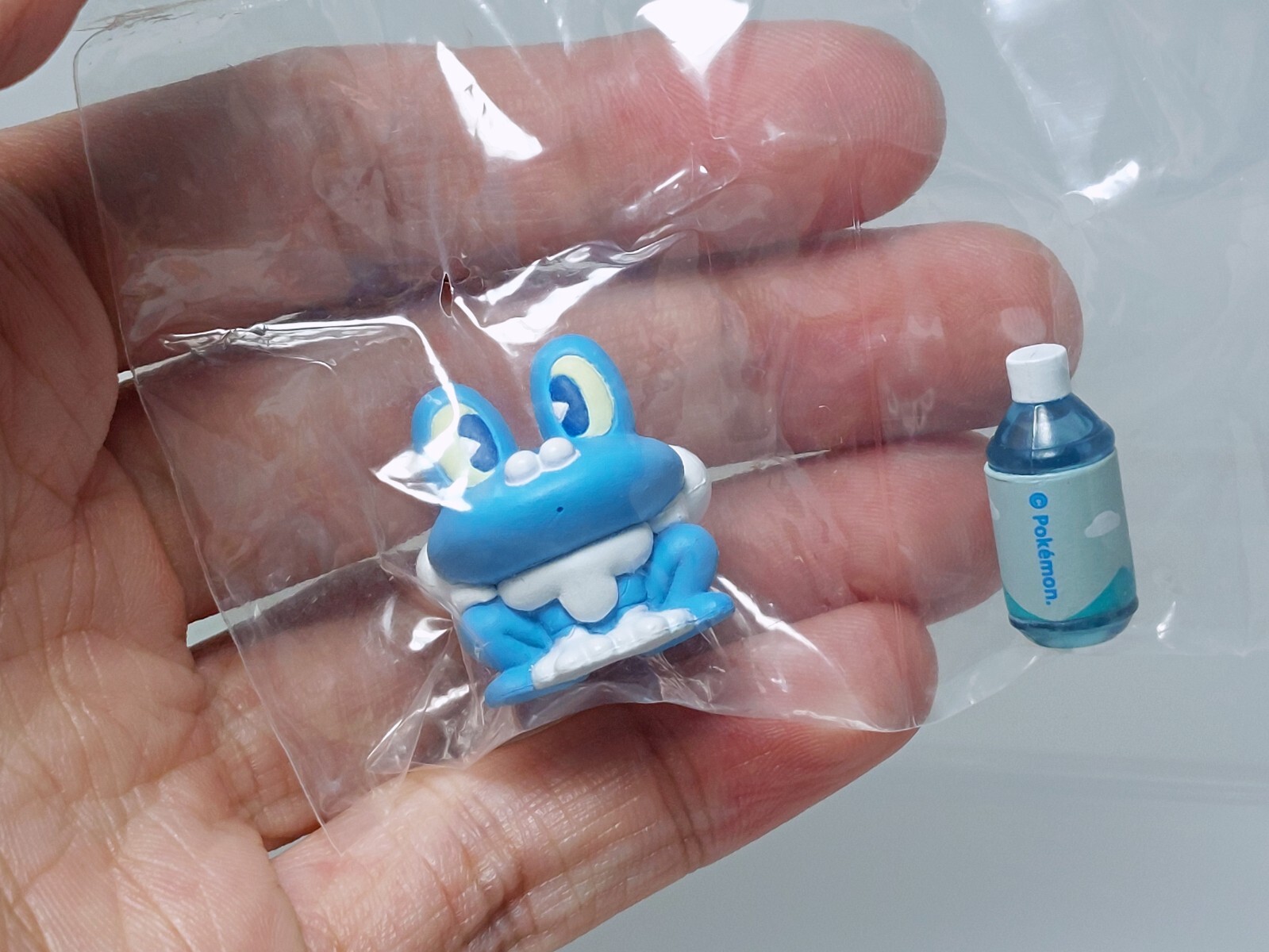 Pokemon Center Japan 2019 Figure Collection Oishii Mizu Froakie New 0.8in