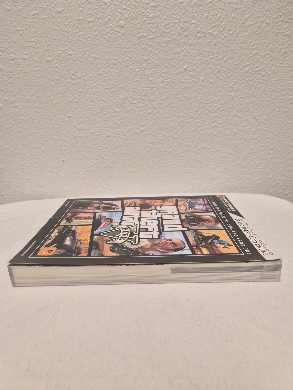 Grand Theft Auto GTA V 5 Bradygames Signature Series Guide Online PS4 XBOX ONE