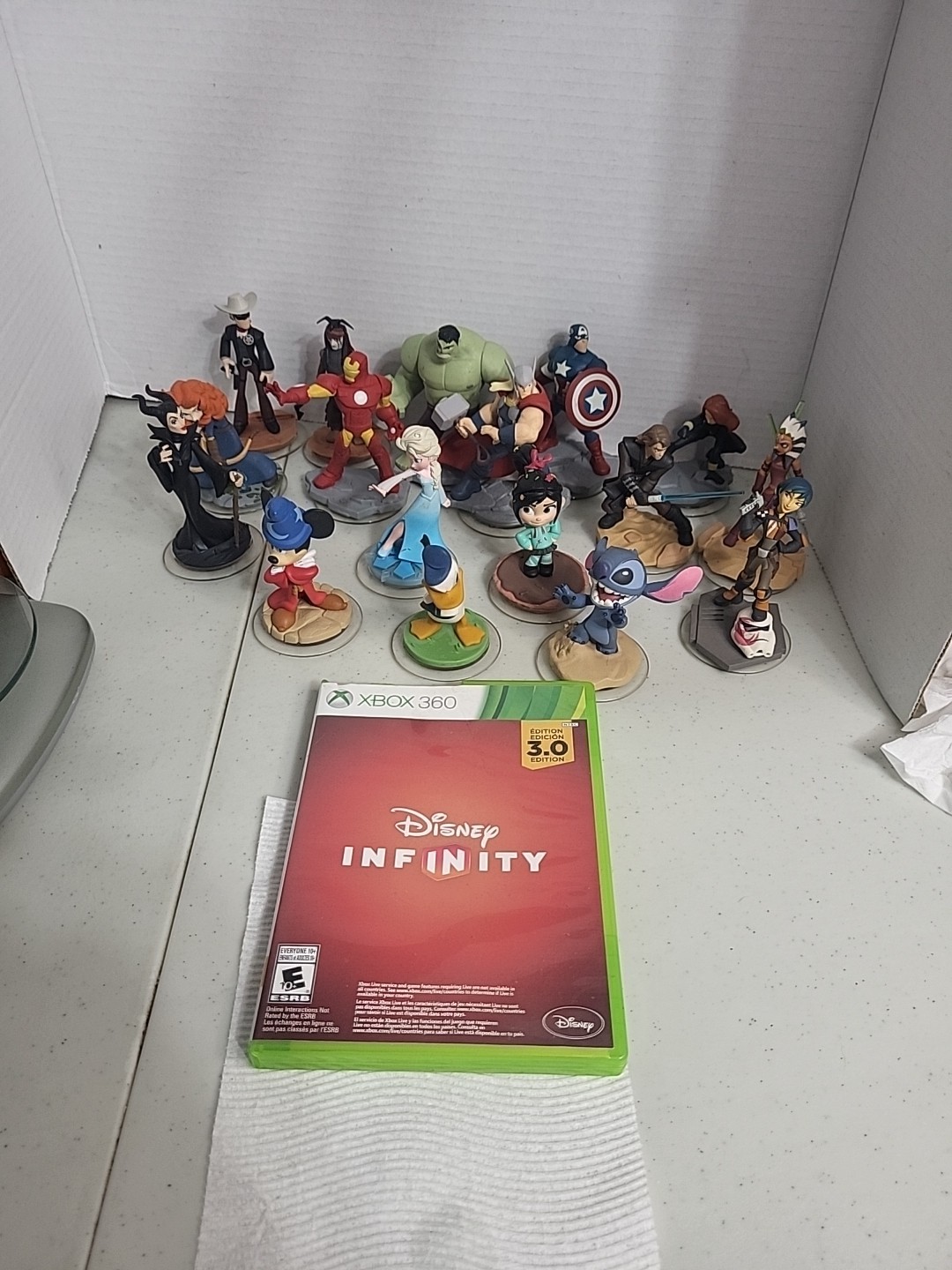 disney infinity 1.0-3.0 game XBOX 360 & Figures, Not Sure What Plays W/ The Game