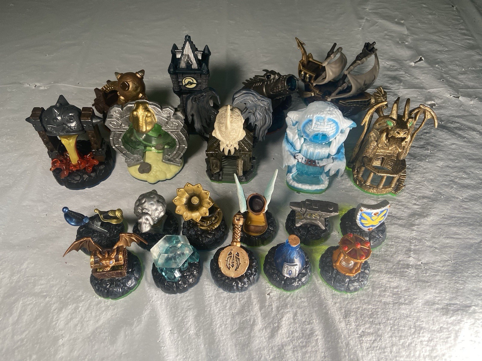 Skylanders Item Lot – 20 Items – Sheep Wreck Island, Spyro, & Empire Of Ice