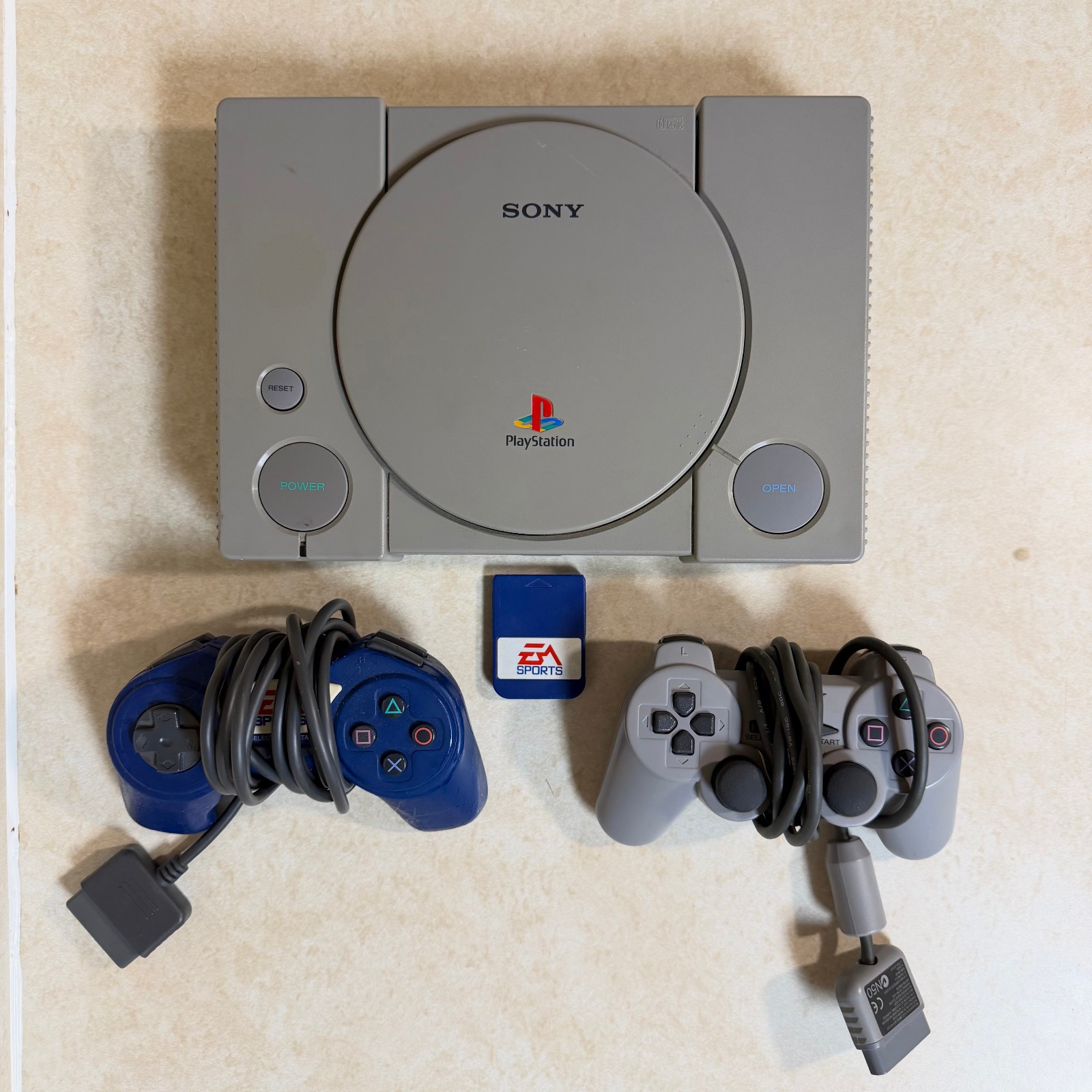 Sony PlayStation 1 – UNTESTED – 2 Controllers & Memory Card