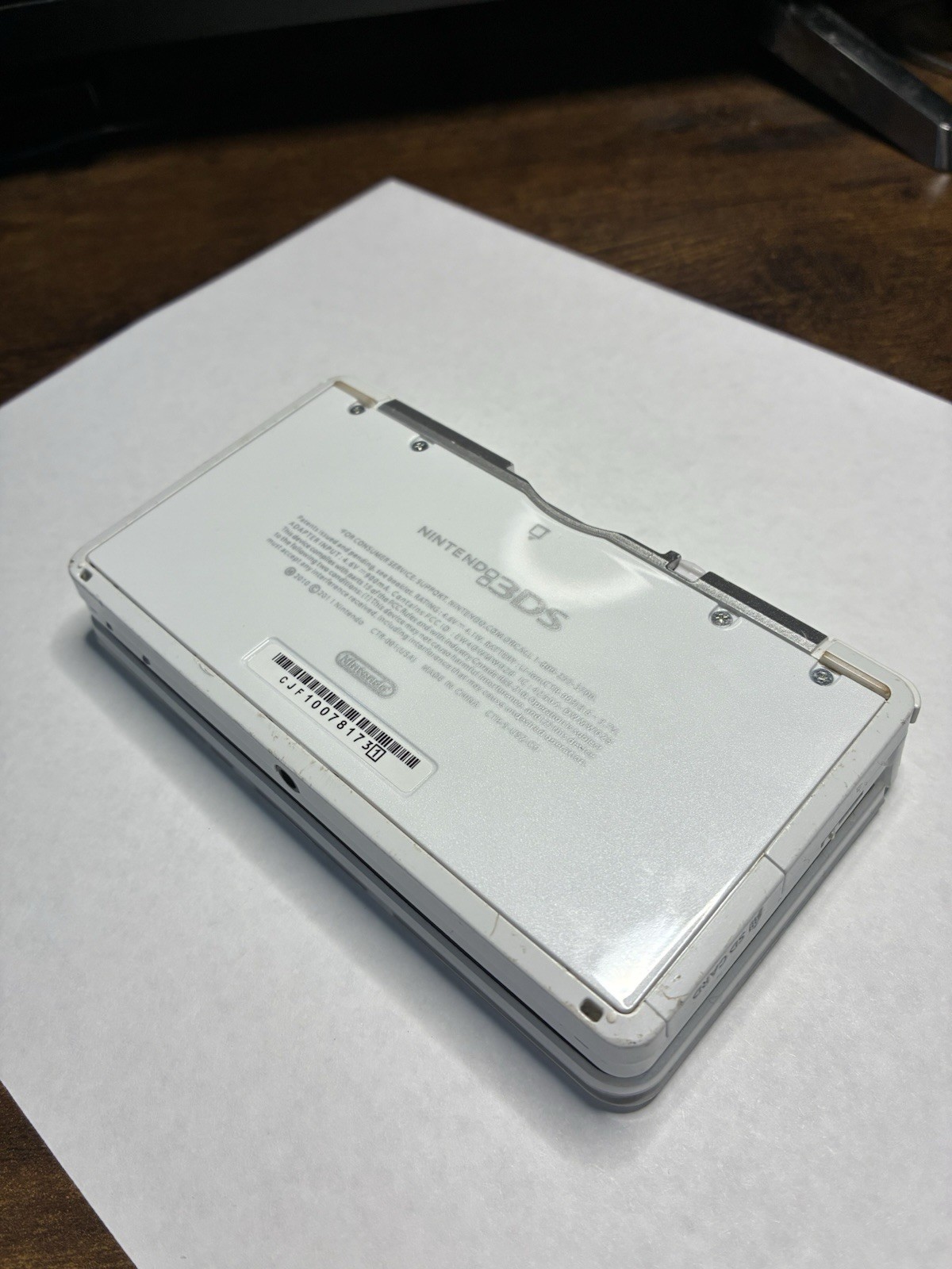 Nintendo Nintendo 3DS White Handheld System w/ Wi-Fi, Headphone Jack