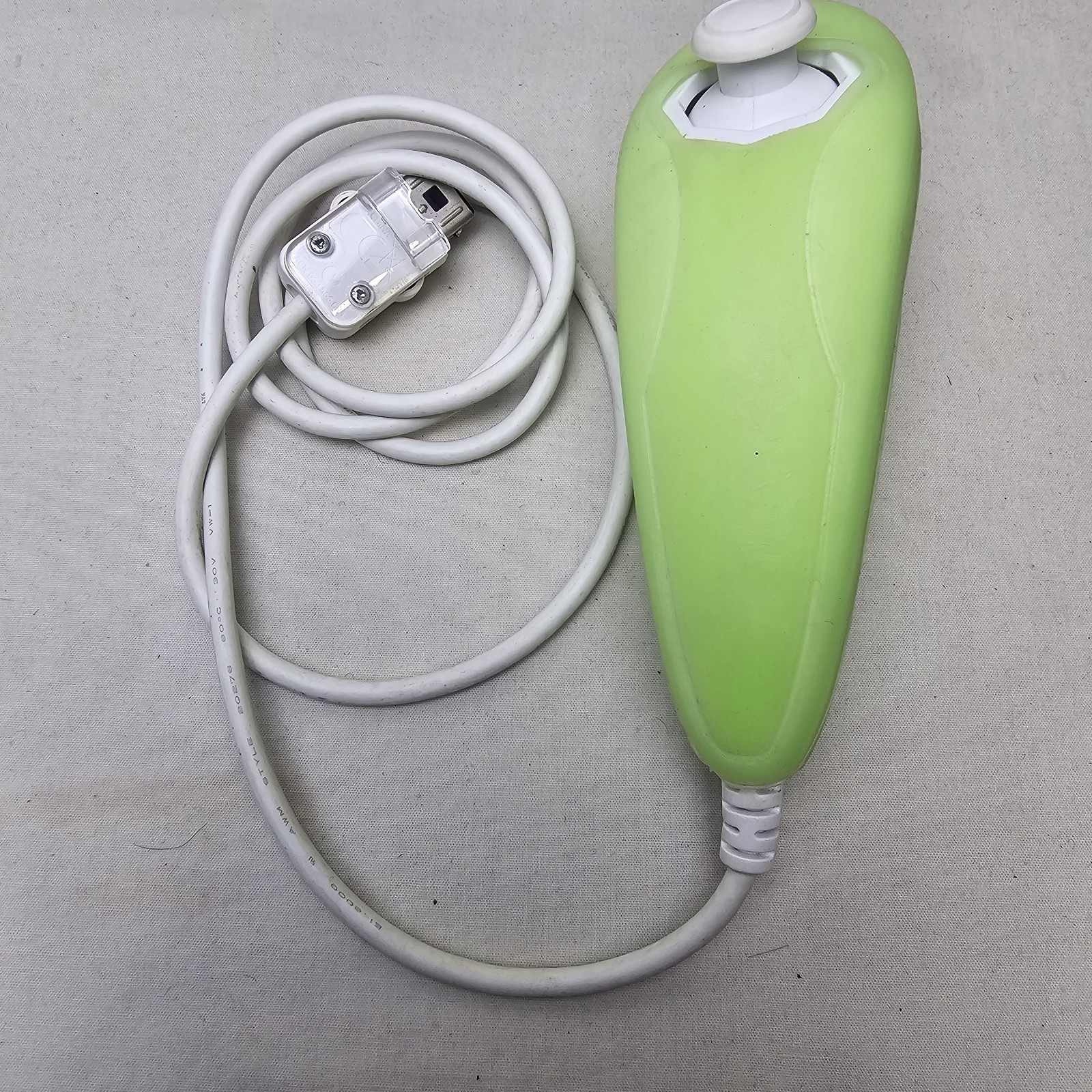 Nintendo Wii RVL-001 512 MB Home Console White with One Controller and Nunchuck
