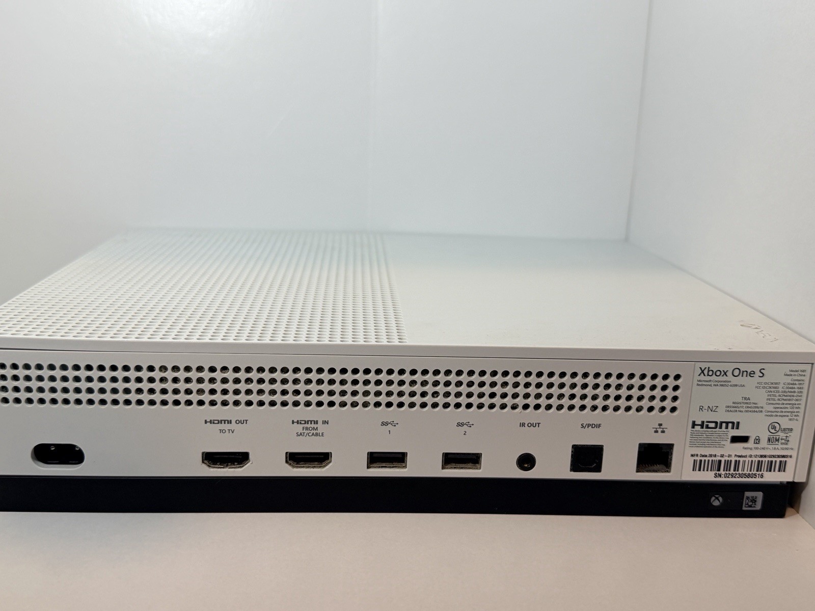 Microsoft Xbox One S 500GB White Console 4K UHD Blu-Ray Compatible MPN 1681