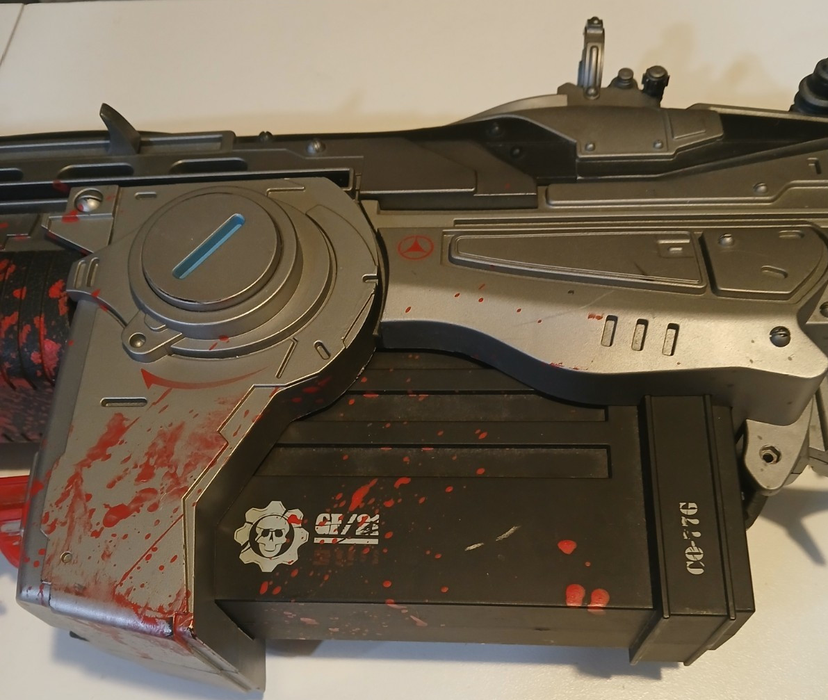 NECA Gears Of War Lancer Replica 2008 – Bloody Lancer – 36″ Full Size Prop