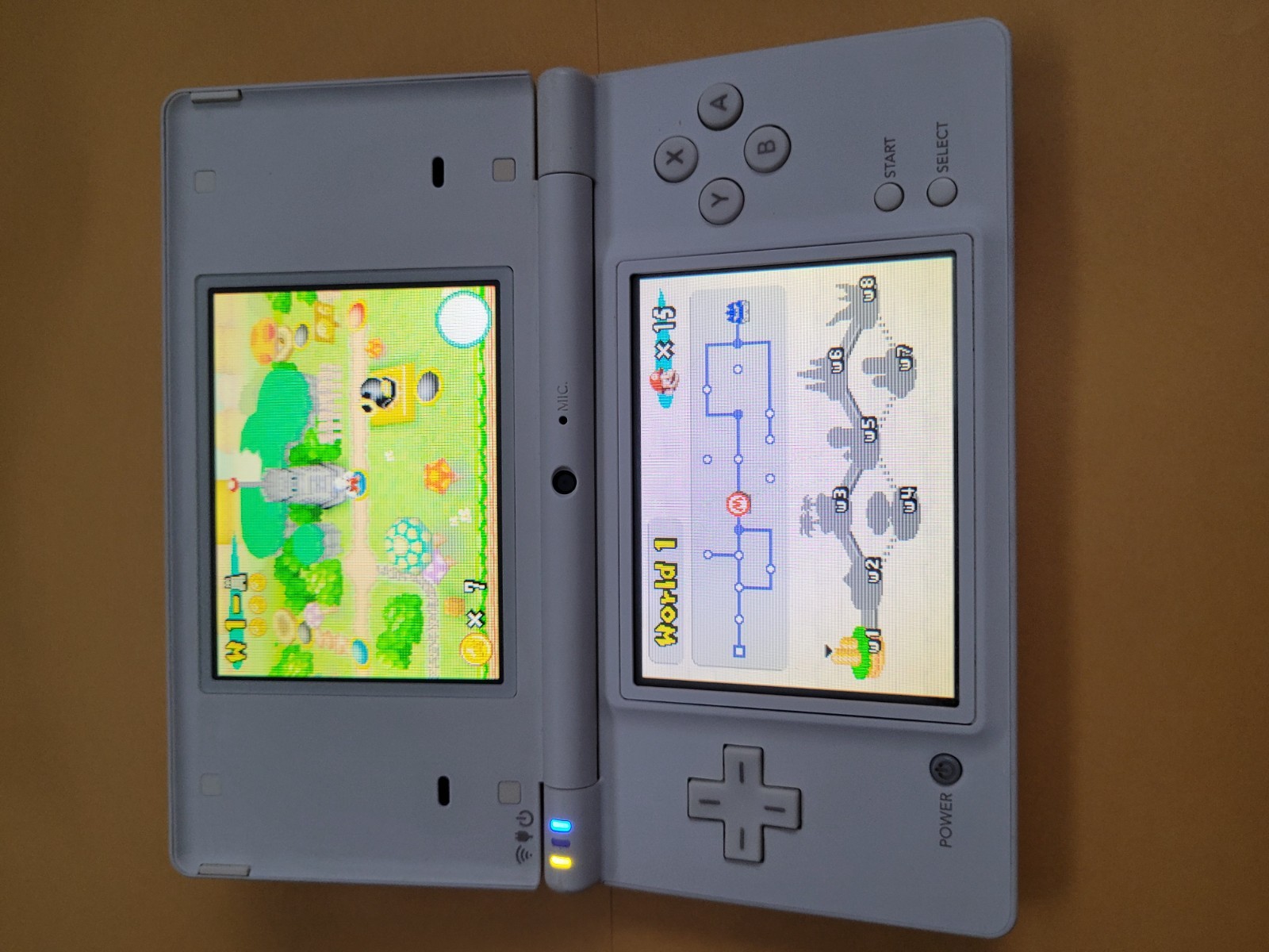 Nintendo DSi 256MB White Handheld System 2 Japanese