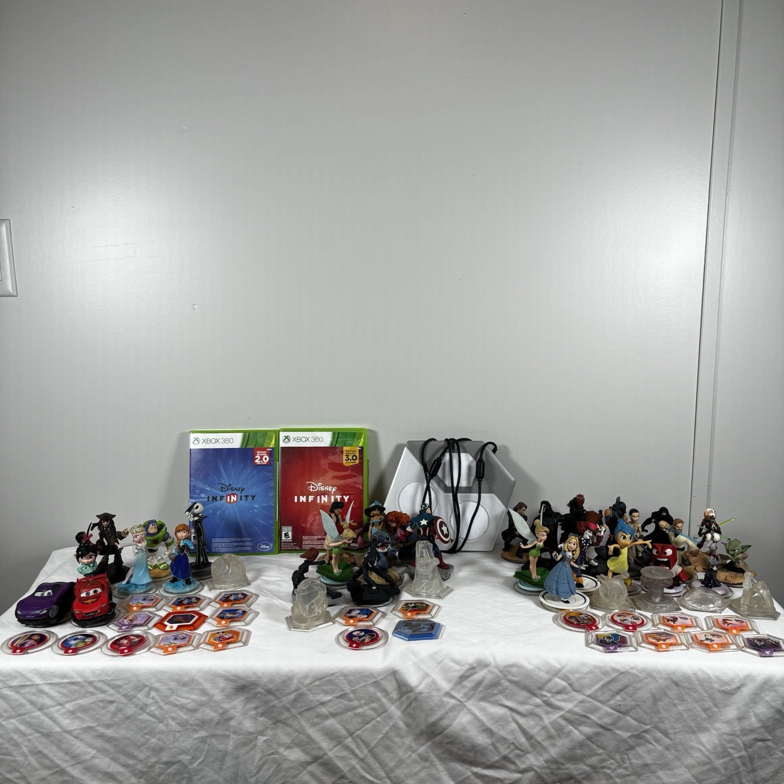 Disney Infinity Xbox 360 Mega Bundle – 32 Figures, 1.0, 2.0 & 3.0, Portal, Games