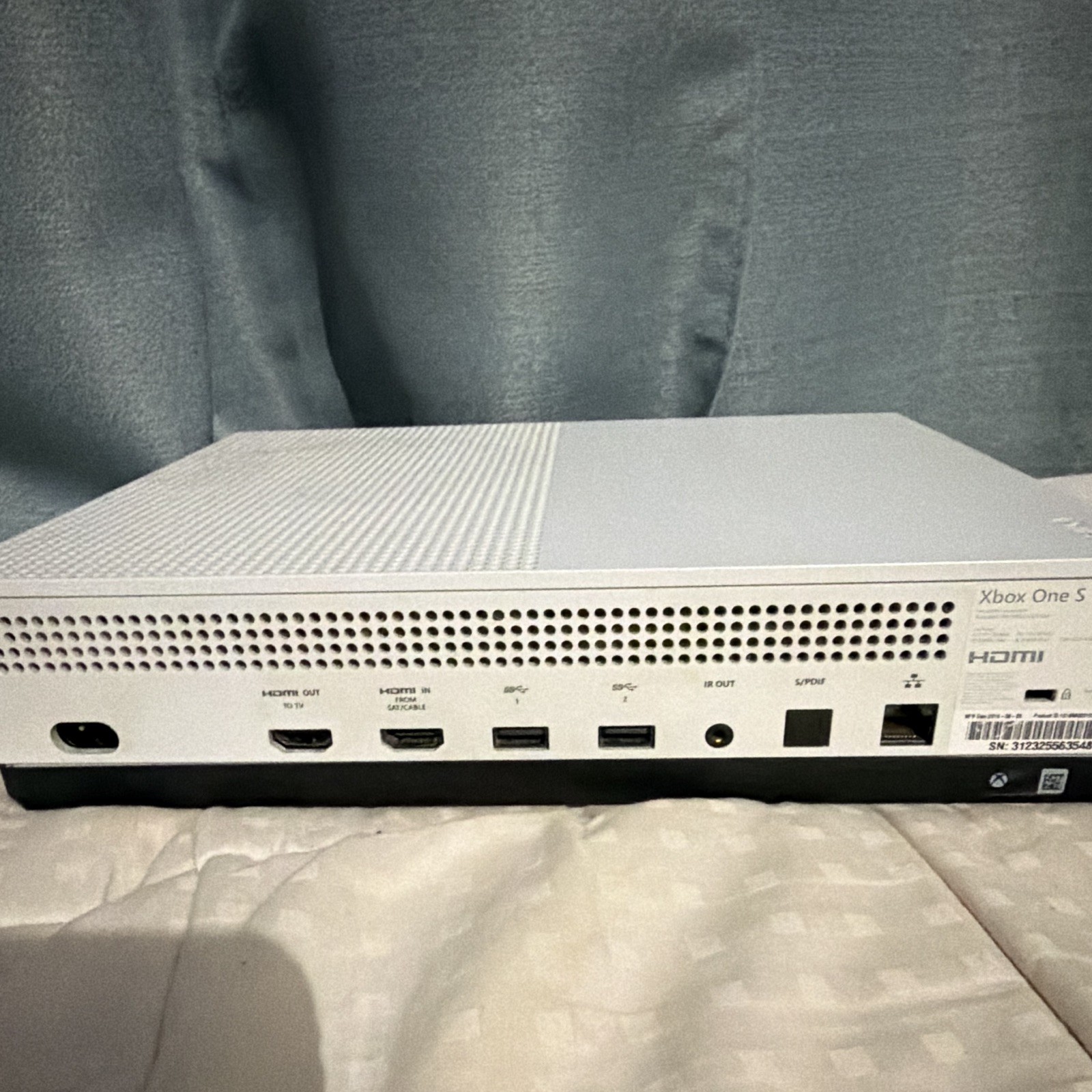 Microsoft Xbox One S 500 gb White Console 4K UHD Wi-Fi HDMI (1681)
