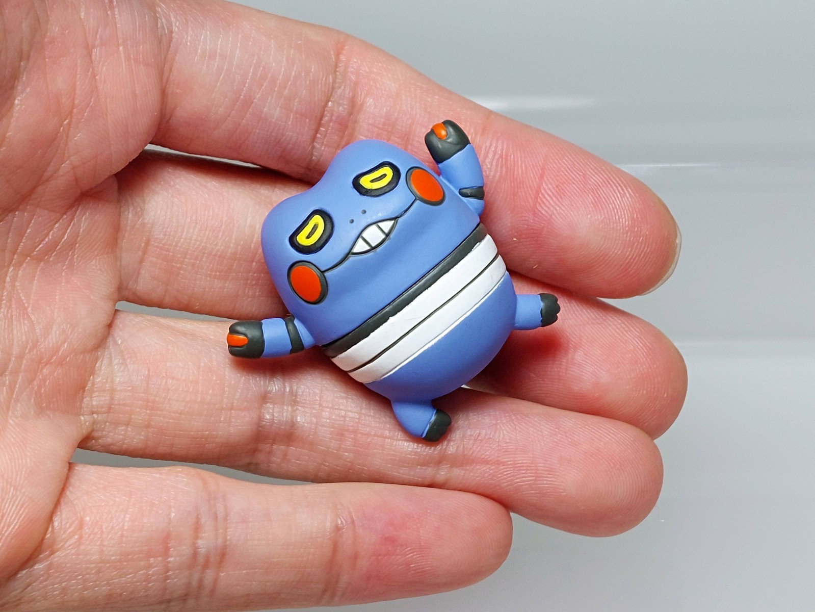 Pokemon Center Japan 2020 Figure Oyasumi Chuu Croagunk Guregguru G02 0.8in