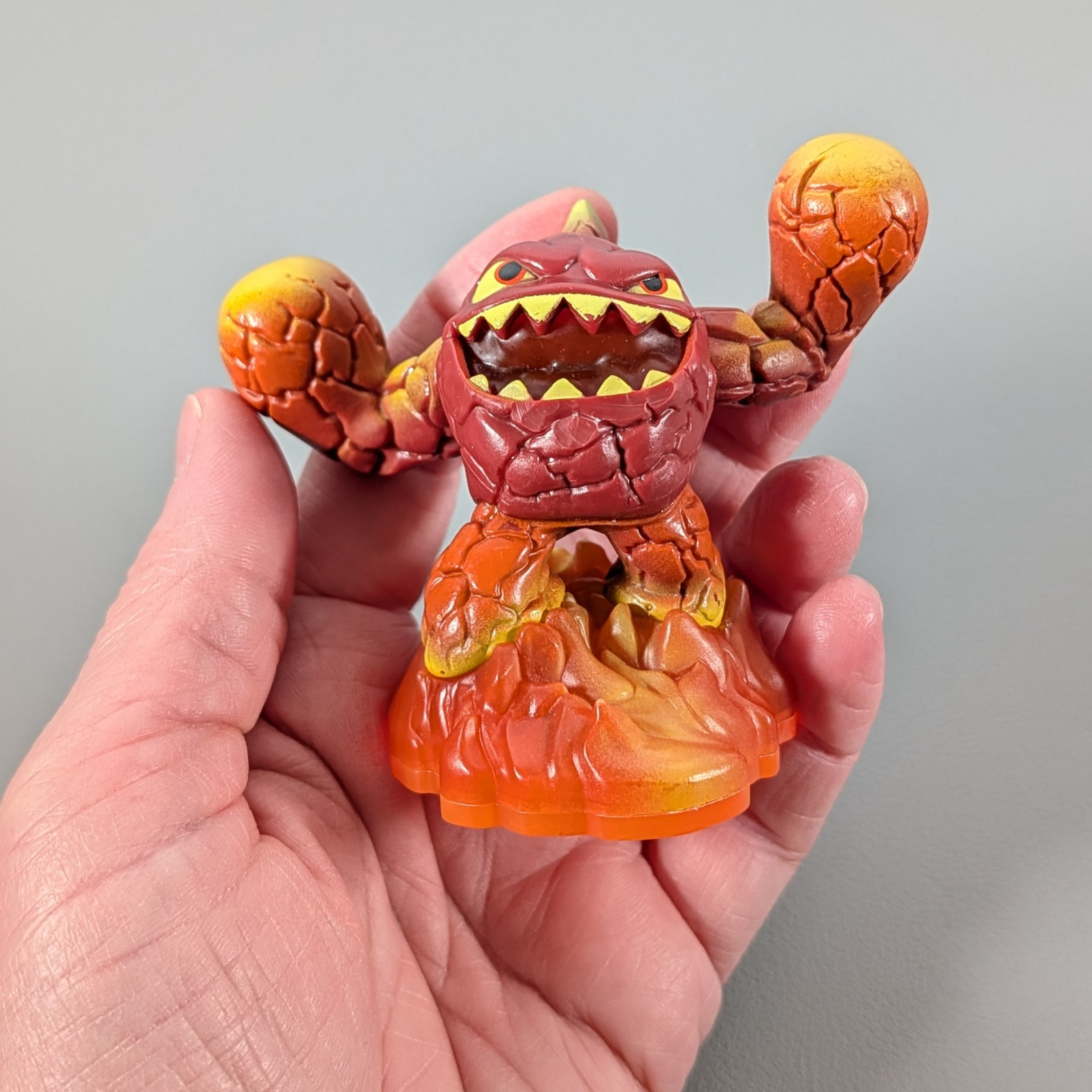 Skylanders Giants Figure – Eruptor Lightcore (Orange Base)