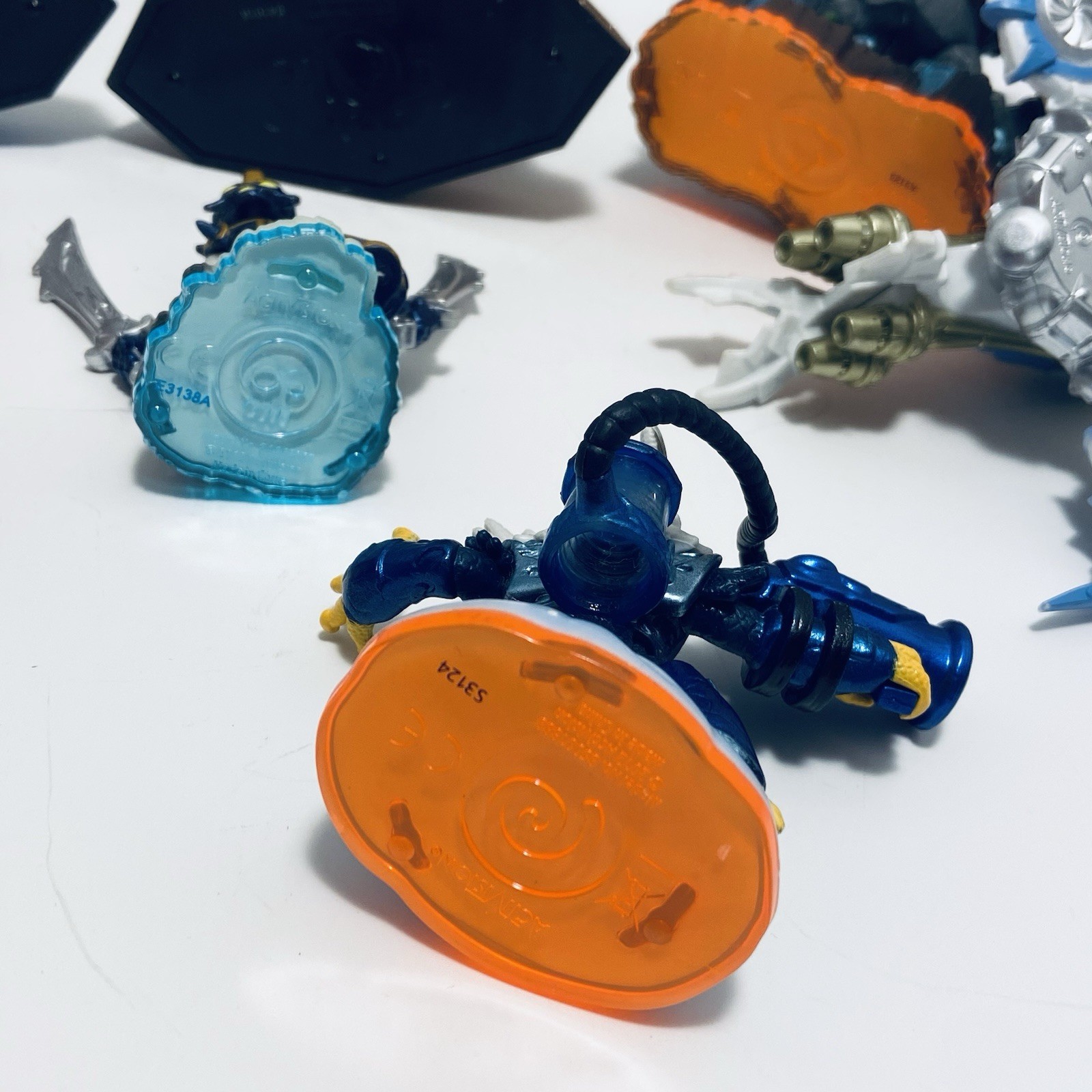 Mixed bundled lot of 11 Skylanders Activision Toy action figures & Vehicles