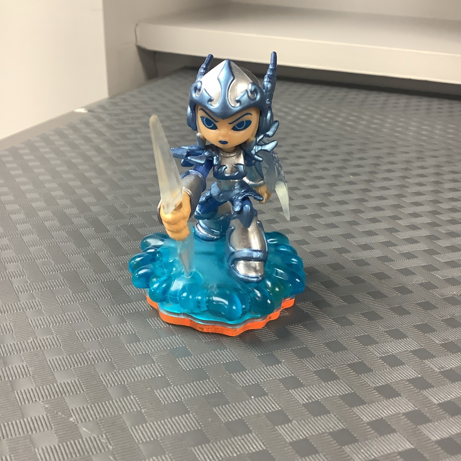 SKYLANDERS GIANTS LIGHTCORE CHILL FIGURE – WATER ELEMENT – Authentic!