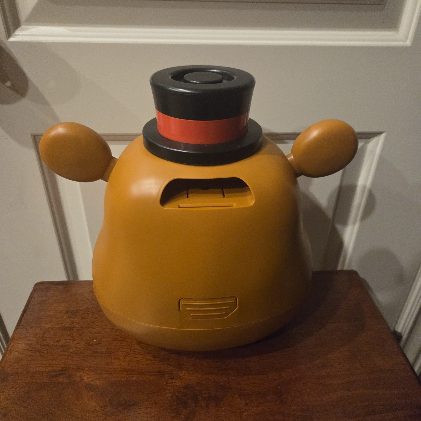 Five Nights at Freddy’s Animatronic Head/Bank w Extras, Lights up!