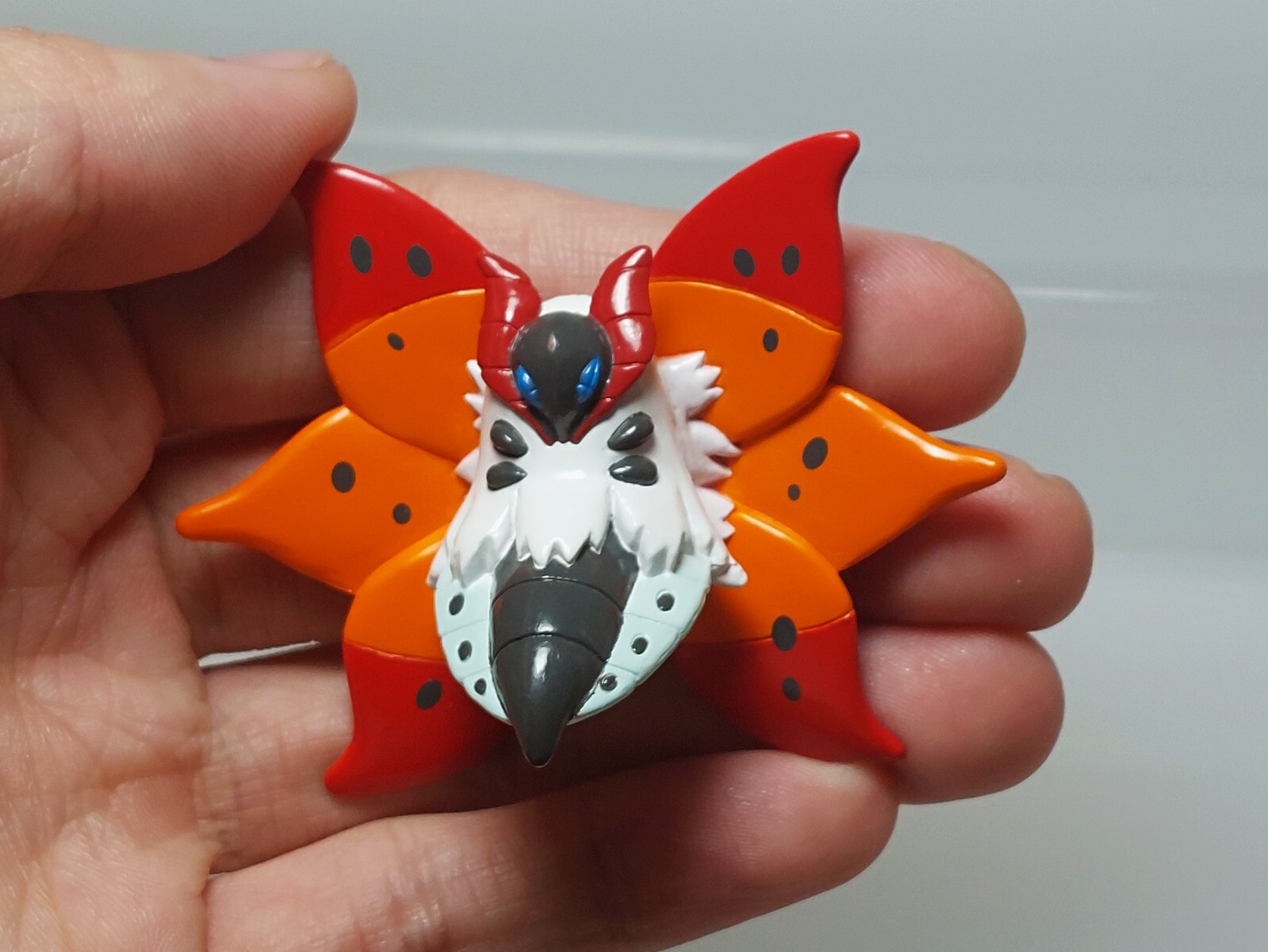 Volcarona Pokemon Monster Collection Figure Takara Tomy 2011 Japan H02 1.8in
