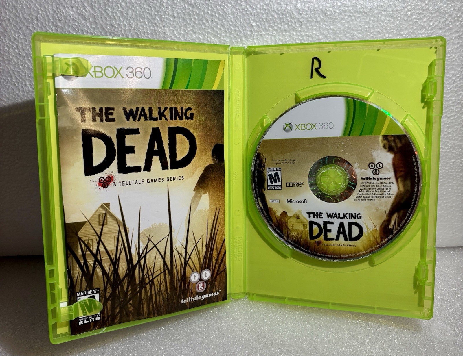 The Walking Dead: A Telltale Games Series (Xbox 360, 2012) Complete CIB