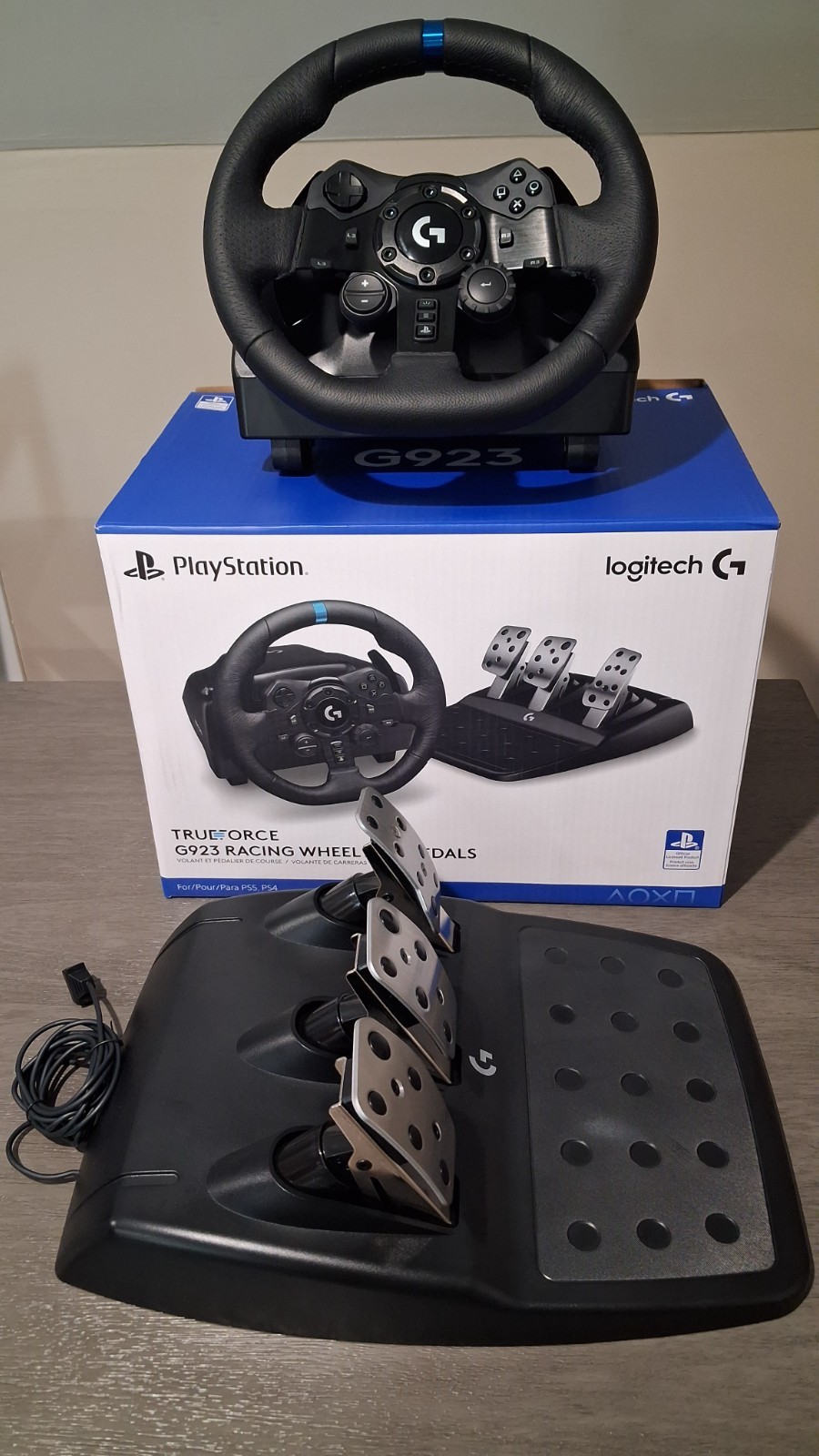 Logitech G923 Racing Wheel and Pedals – Black