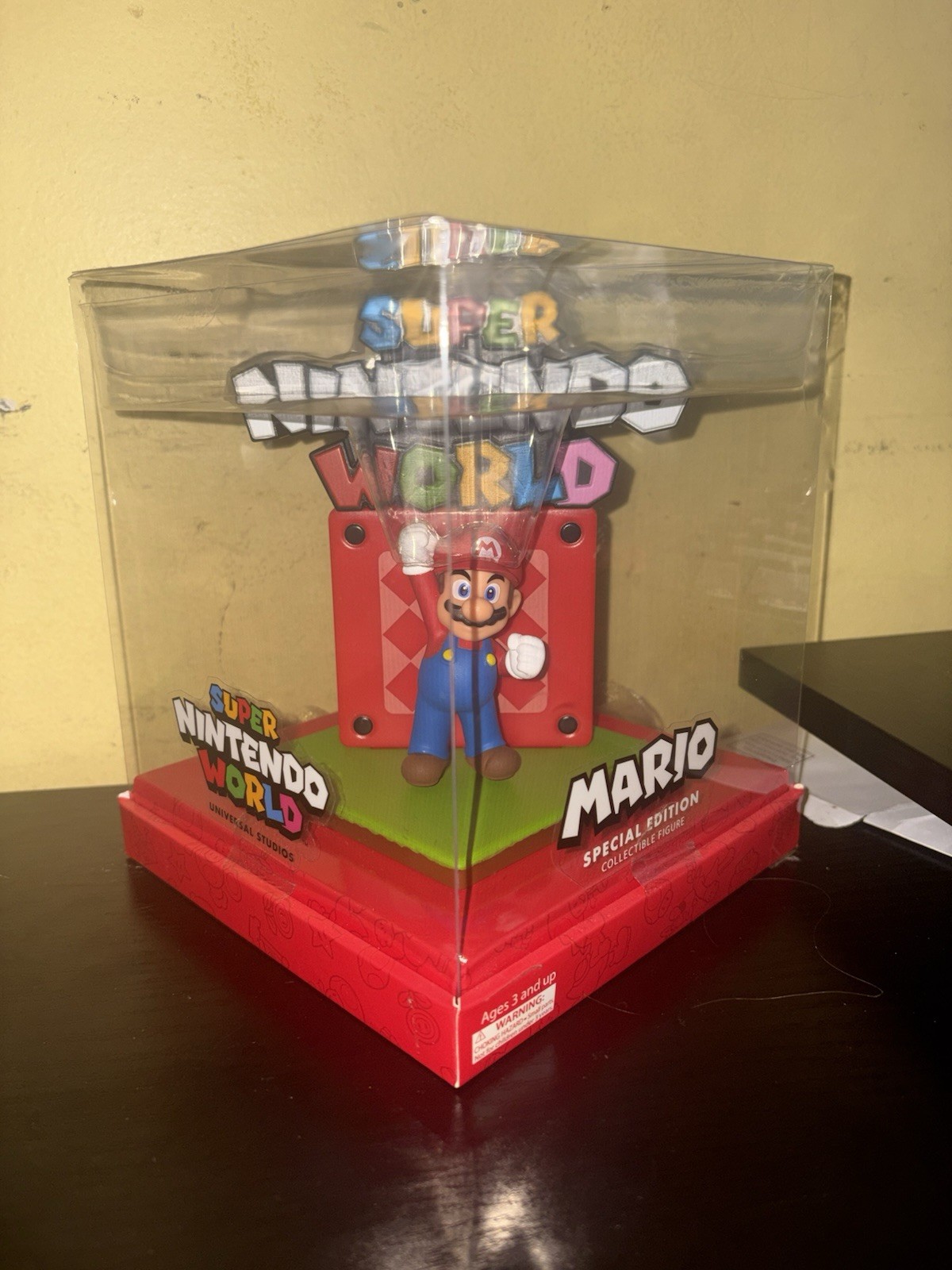 Mario Special Edition Collectible Figure Display Case – Super Mario Series