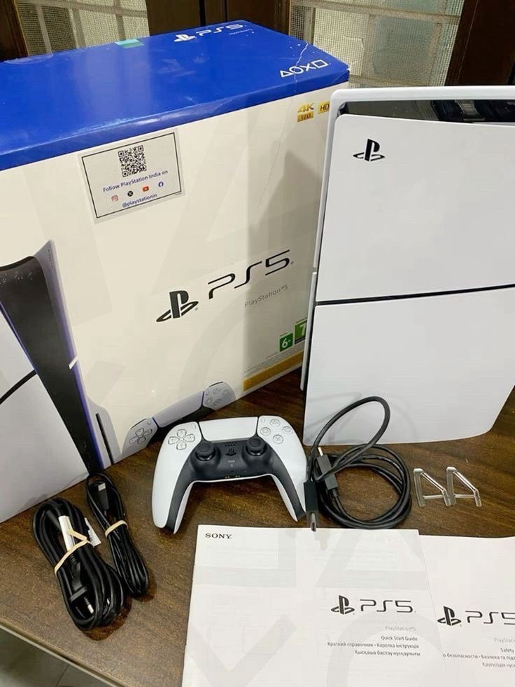 Sony PlayStation 5 PS5 Home Console 4K UHD White/Black w/ Controller Cables Box