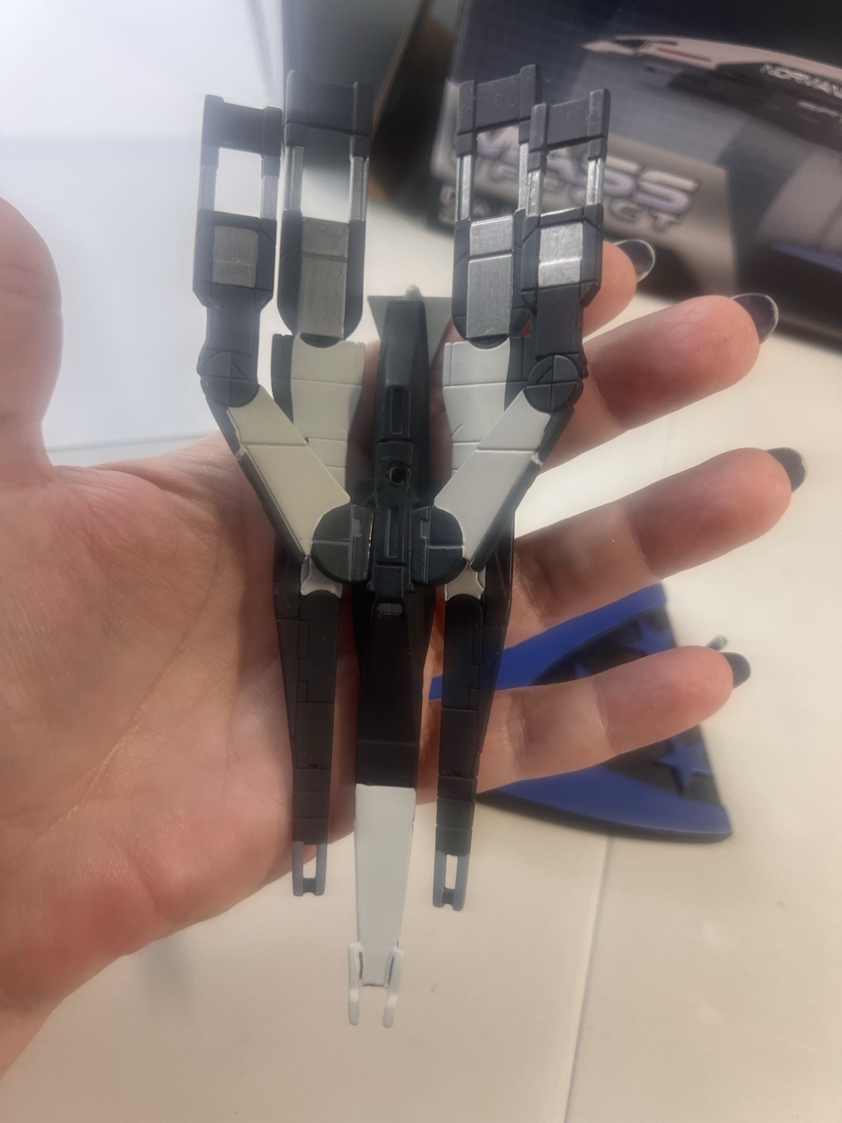 Dark Horse Mass Effect Alliance Normandy SR-1 Ship Replica Statue with Box 2013