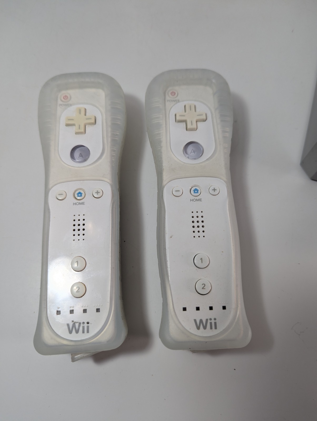 Nintendo Wii Console Bundle RVL-001 w/Cords, 2 Wii Remotes, 2 Games Tested&Works