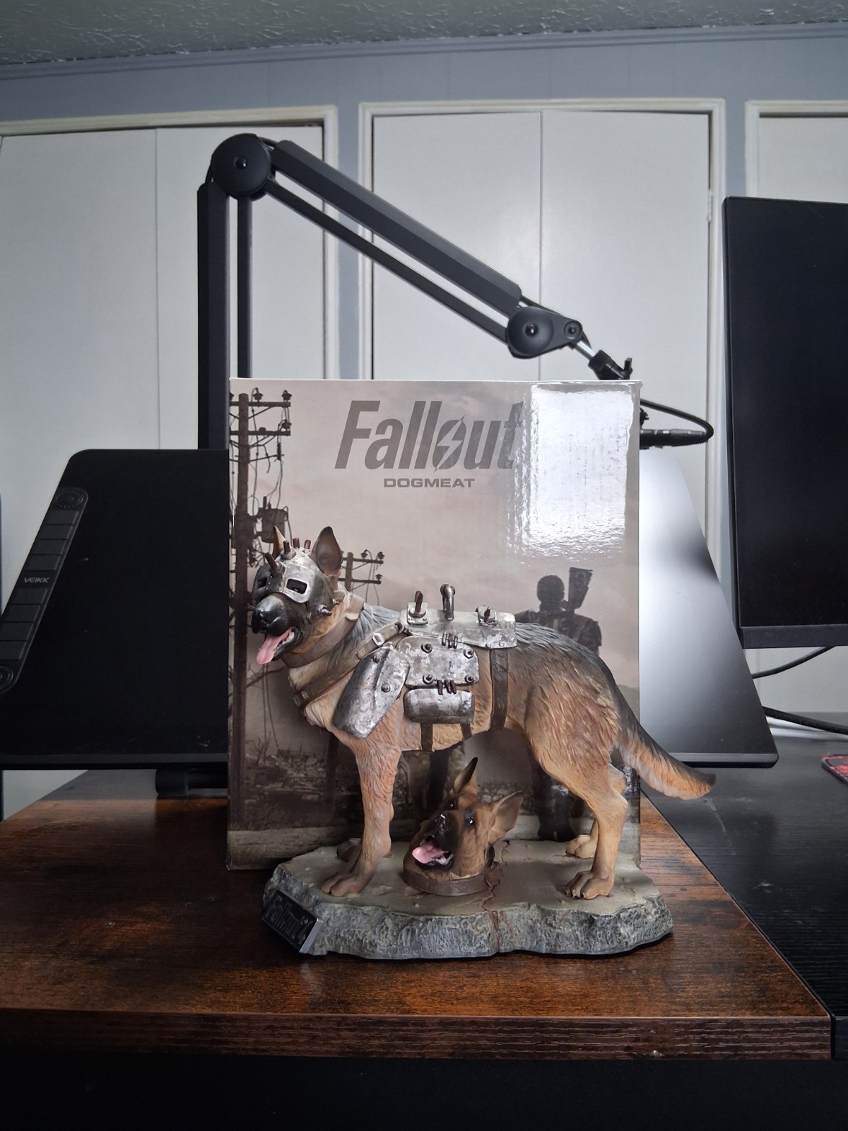Chronicle Collectibles Exclusive Bethesda Fallout Dogmeat Statue New Dented Box